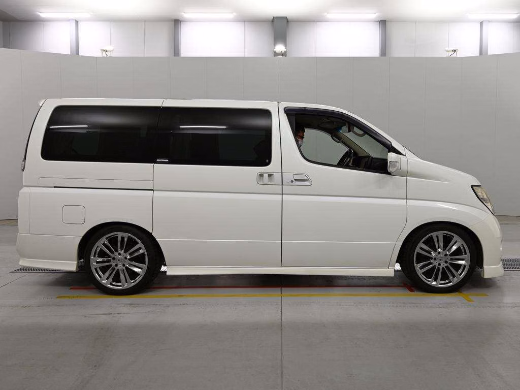 NISSAN ELGRAND