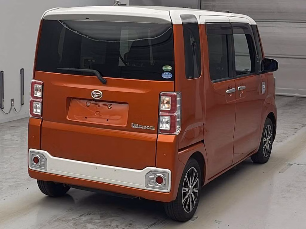 DAIHATSU WAKE