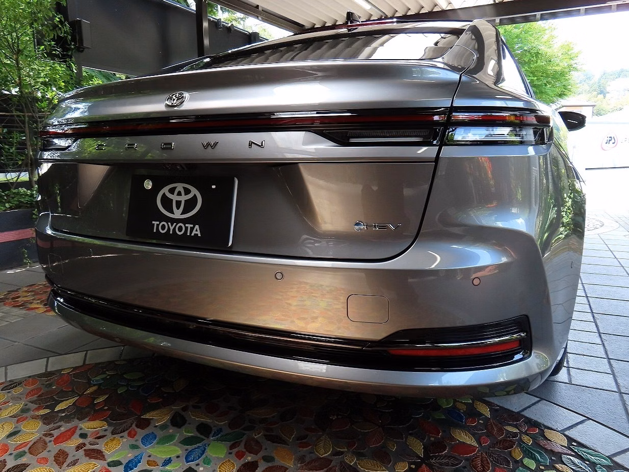 TOYOTA CROWN