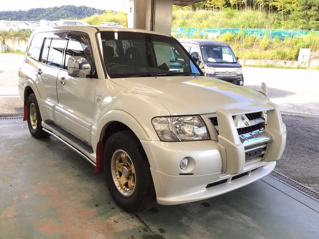 MITSUBISHI PAJERO