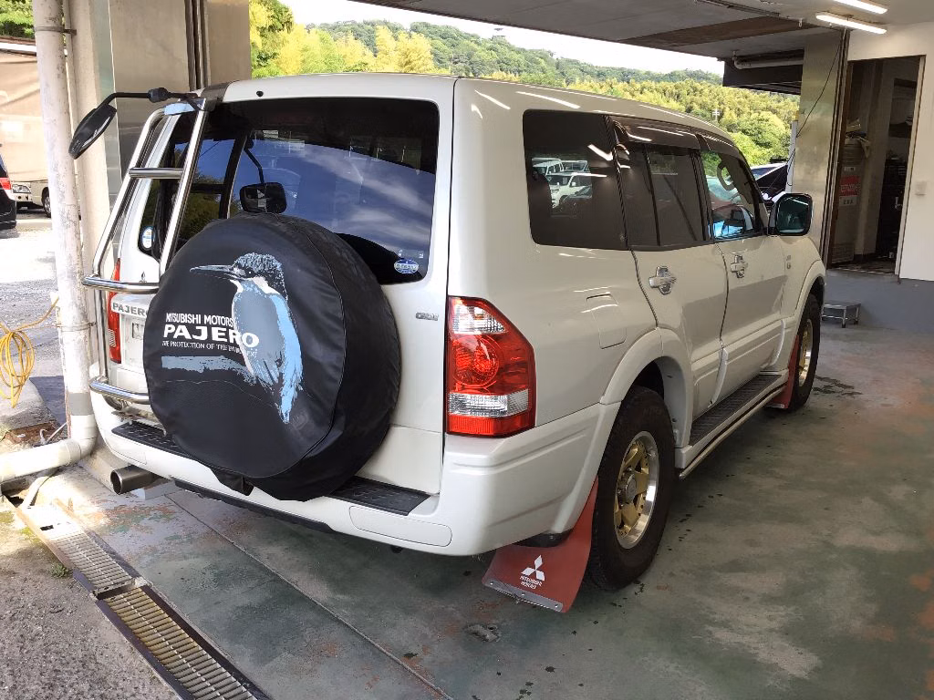 MITSUBISHI PAJERO