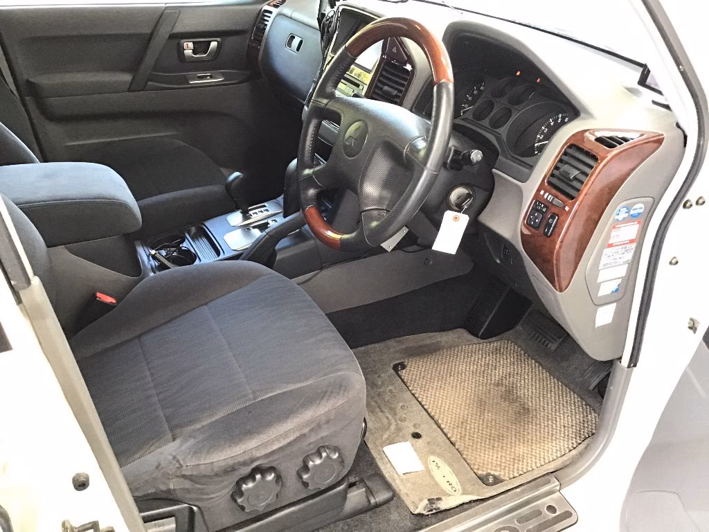 MITSUBISHI PAJERO