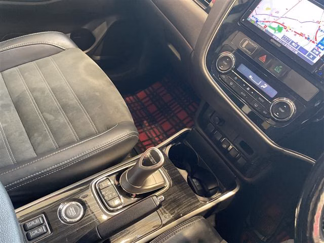 MITSUBISHI OUTLANDER