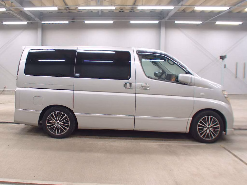 NISSAN ELGRAND