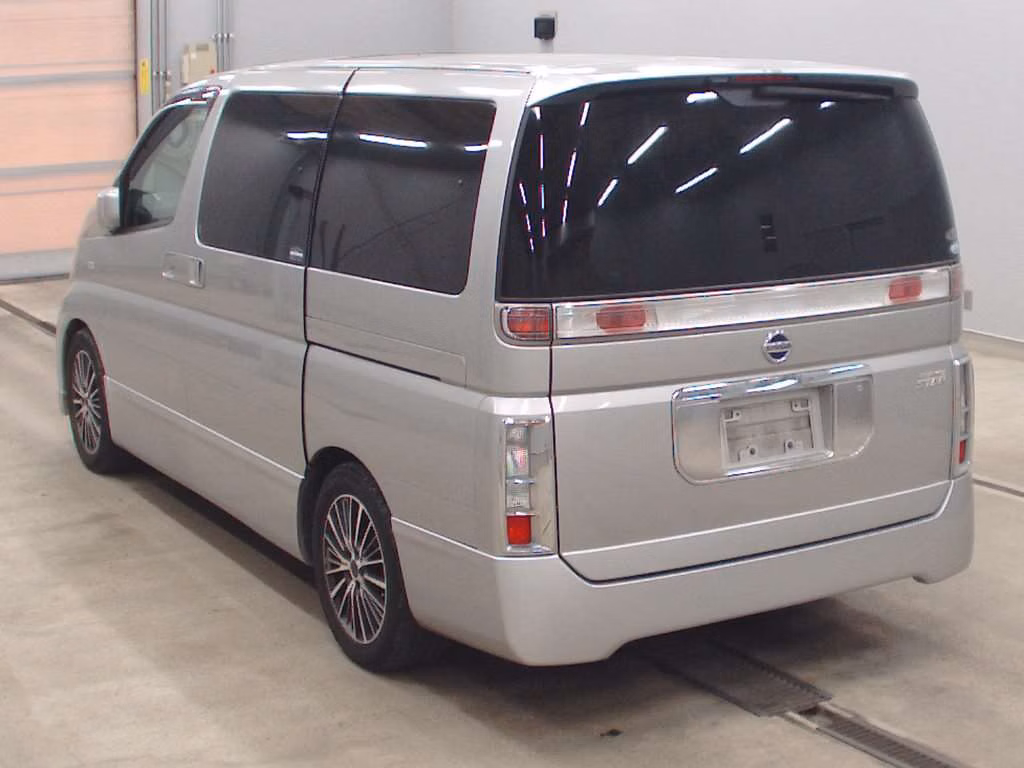 NISSAN ELGRAND