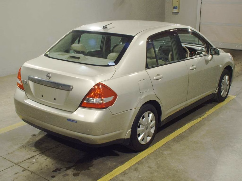 NISSAN TIIDA LATIO