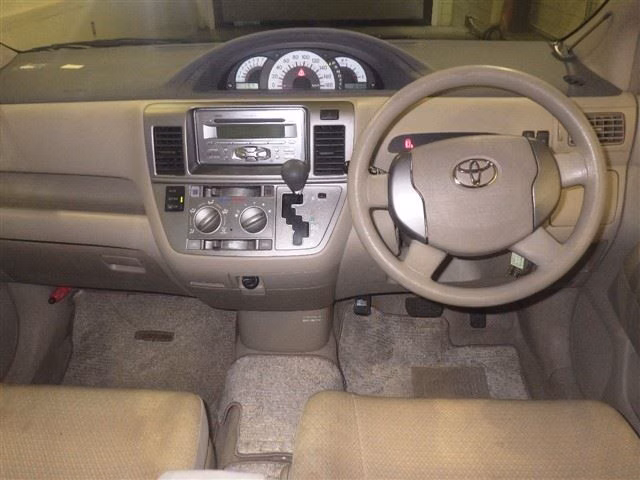 TOYOTA RAUM