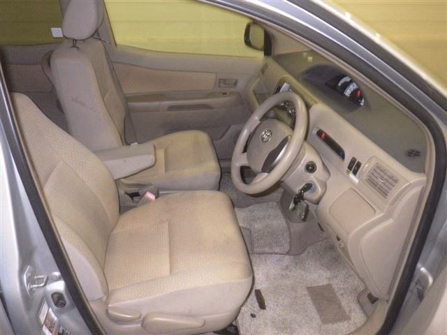 TOYOTA RAUM