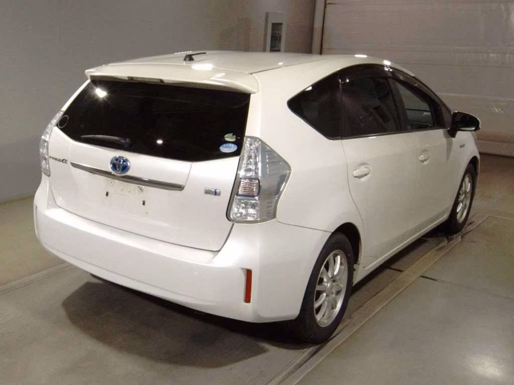 TOYOTA PRIUS ALPHA