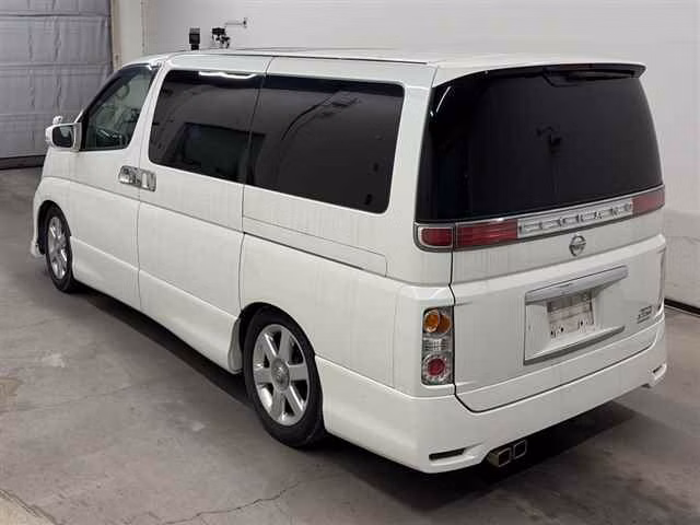NISSAN ELGRAND
