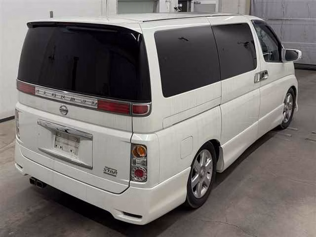 NISSAN ELGRAND