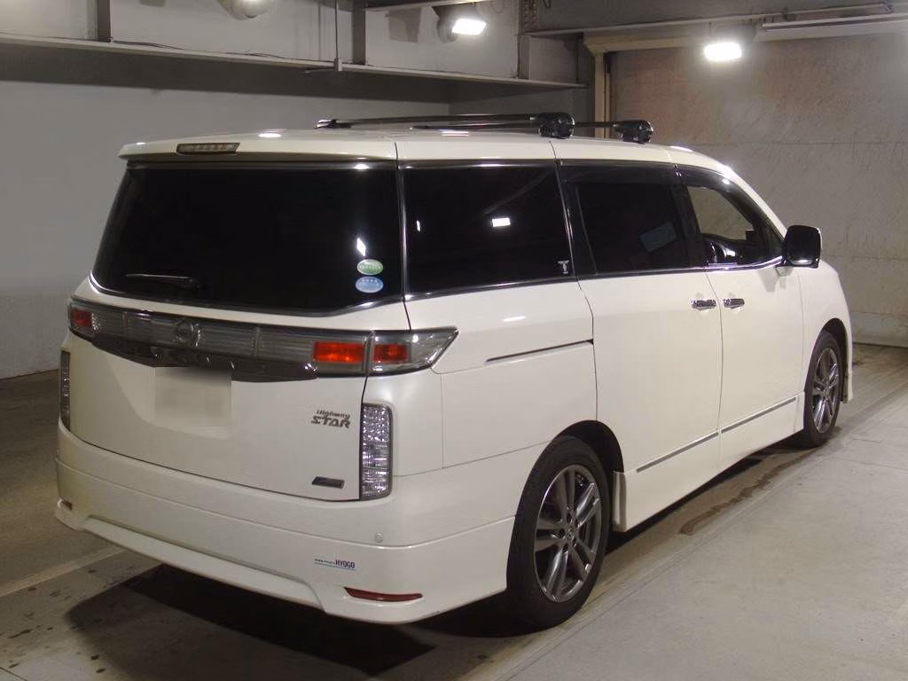 NISSAN ELGRAND
