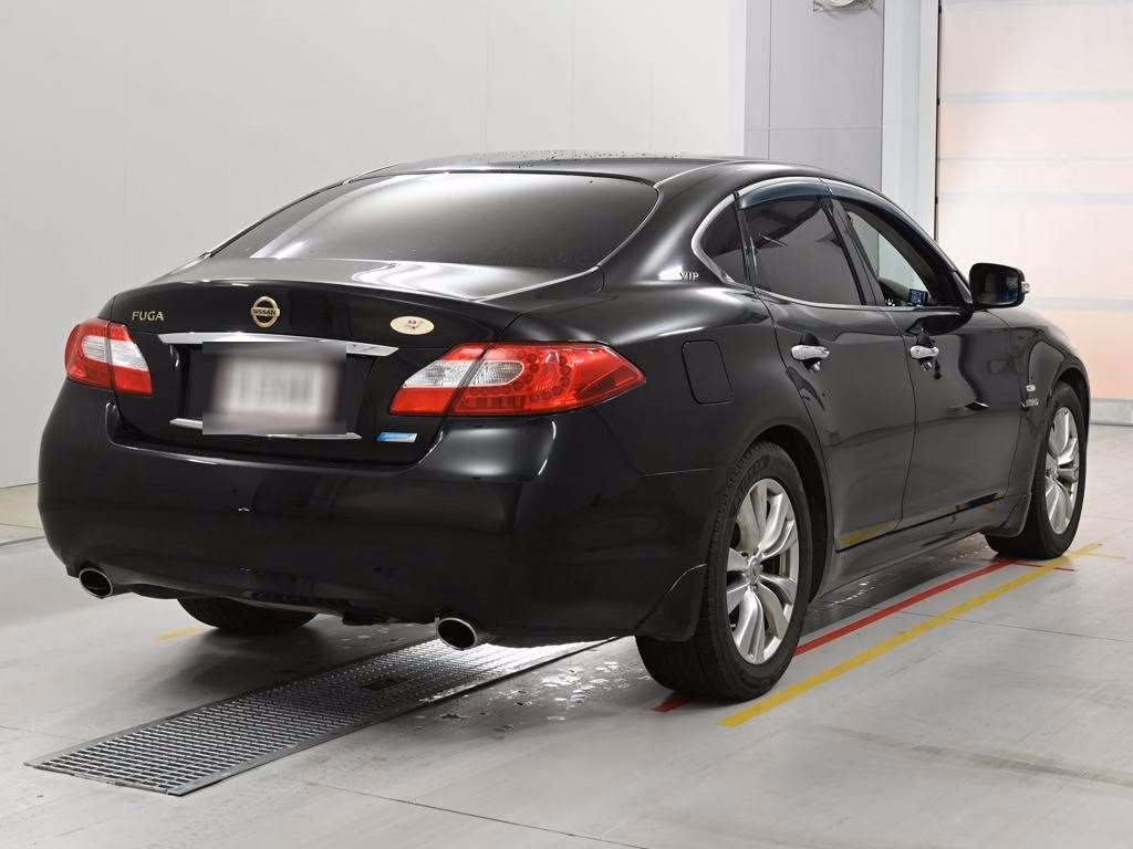 NISSAN FUGA