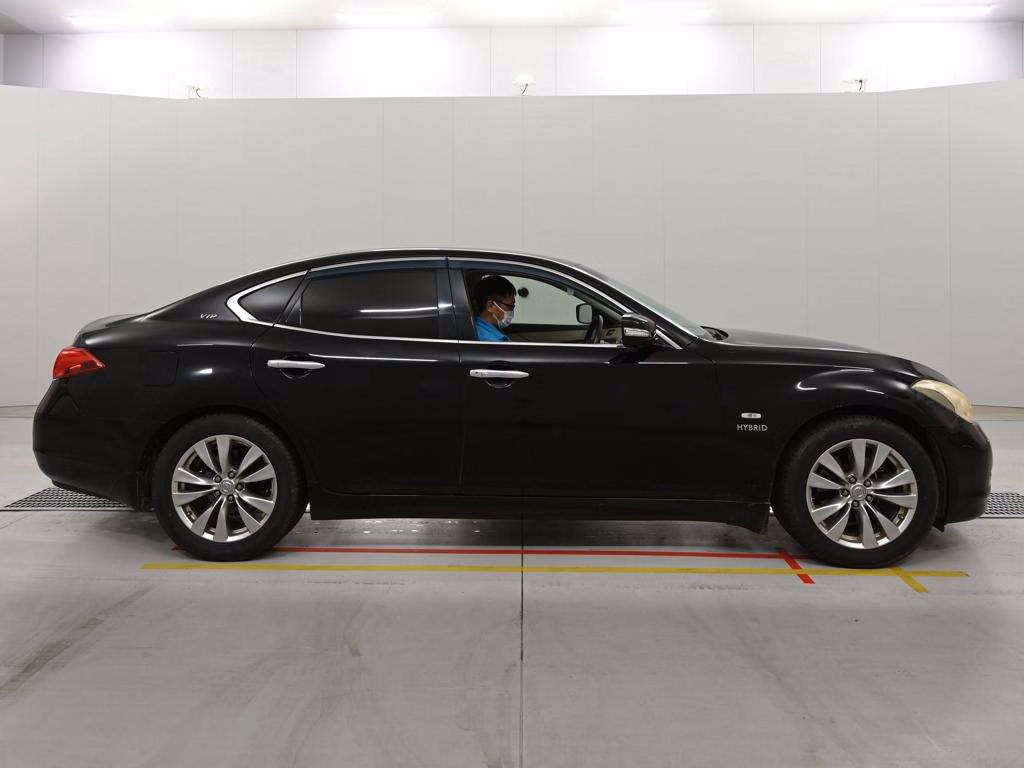 NISSAN FUGA