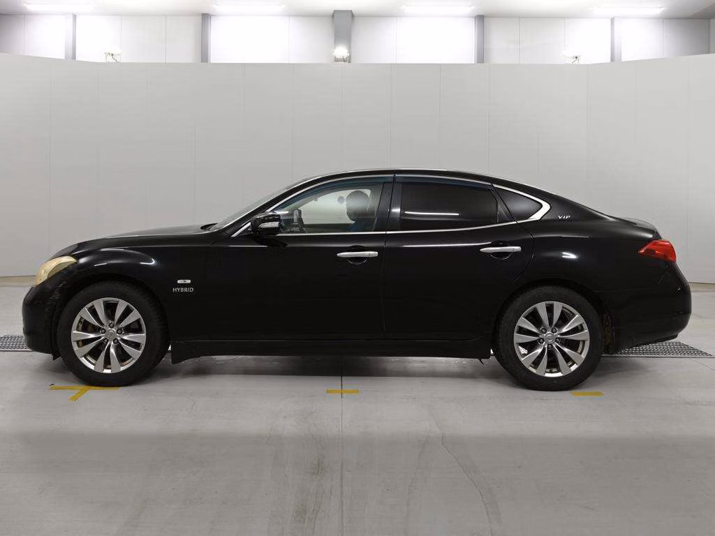 NISSAN FUGA