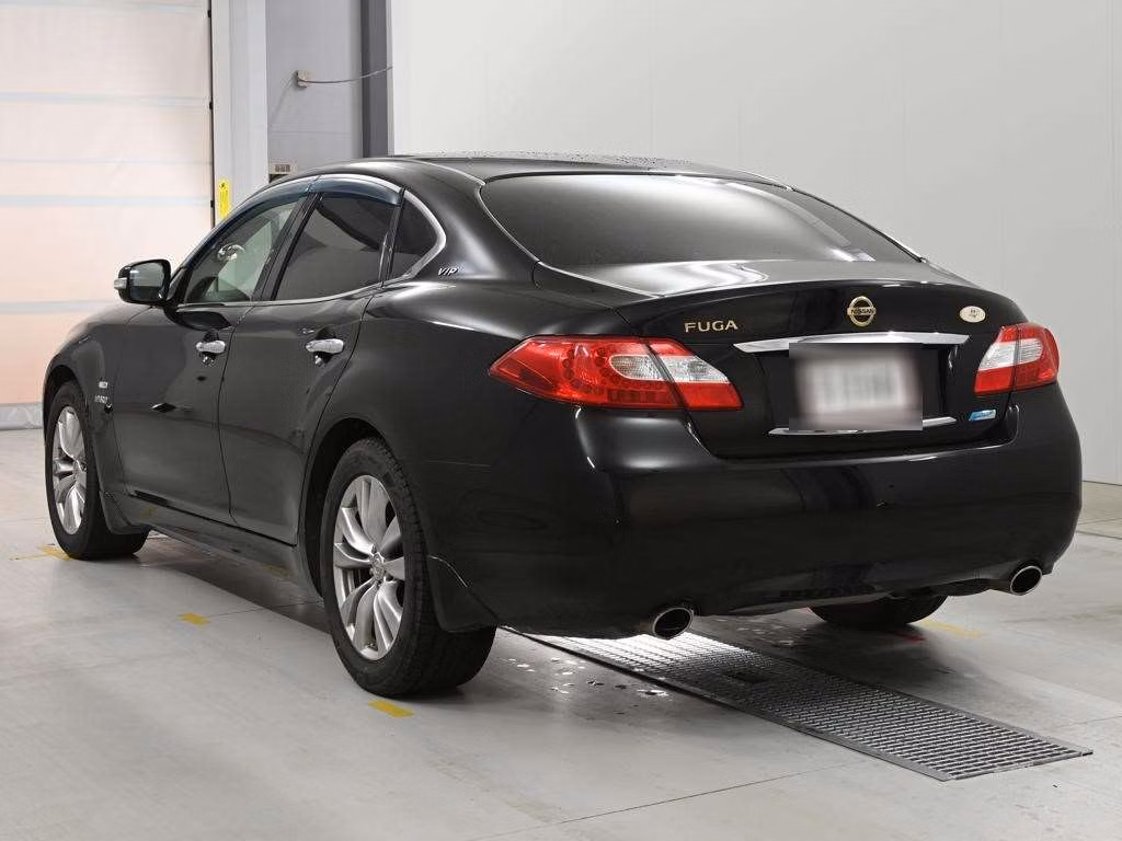 NISSAN FUGA
