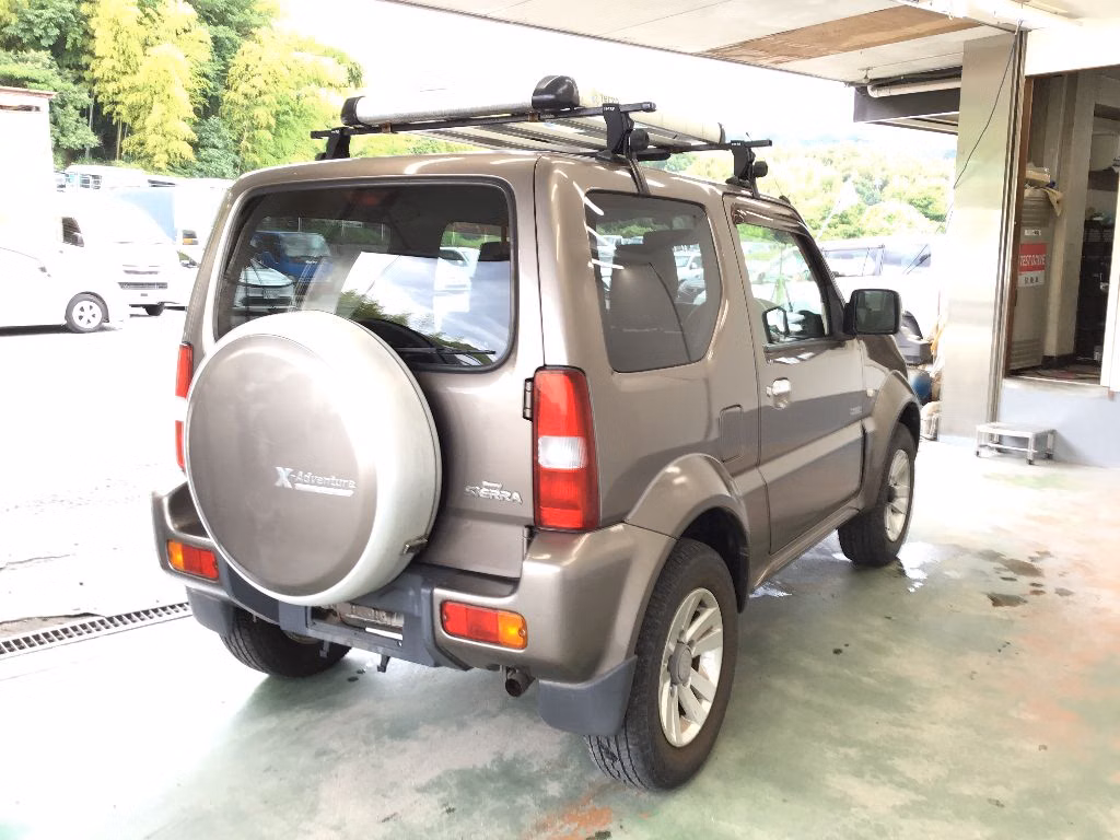 SUZUKI JIMNY SIERRA