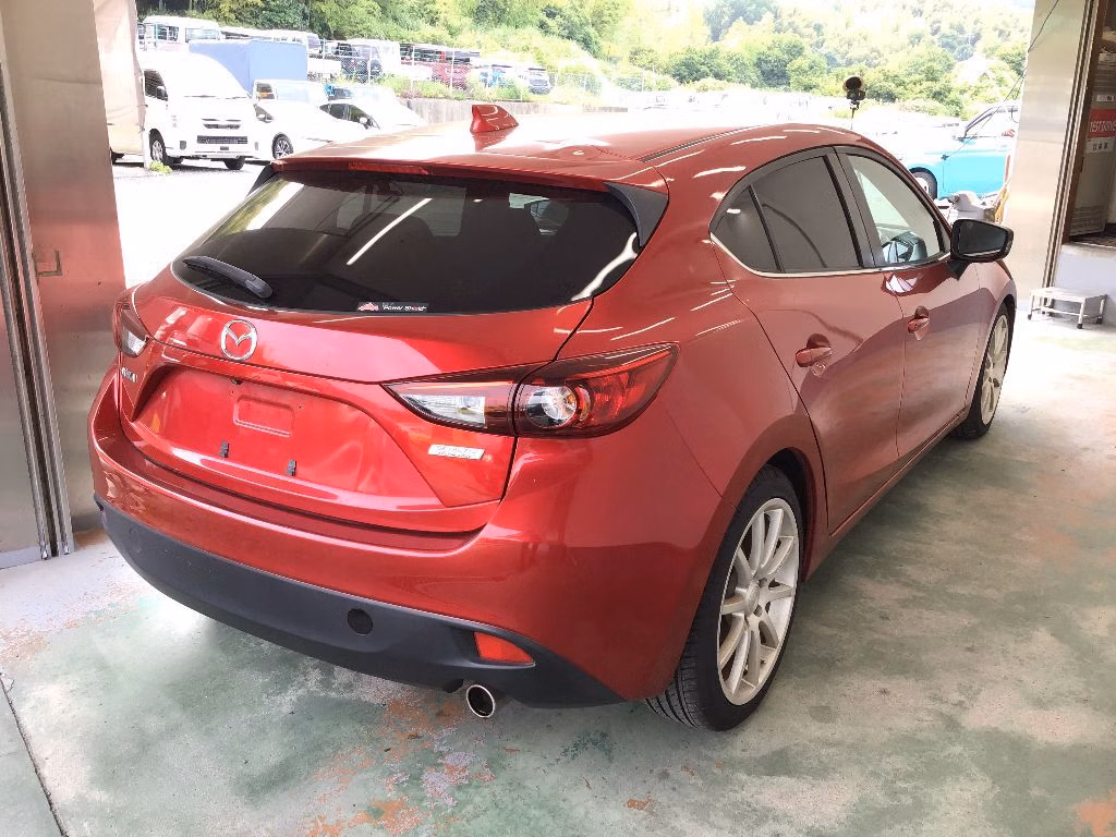 MAZDA AXELA