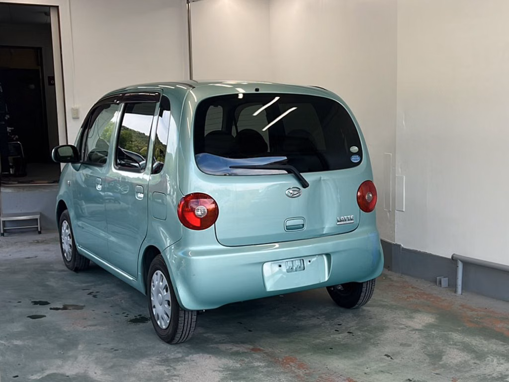 DAIHATSU MOVE LATTE