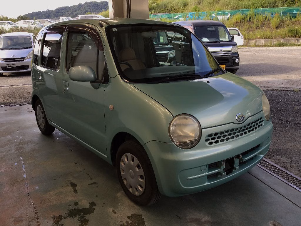 DAIHATSU MOVE LATTE