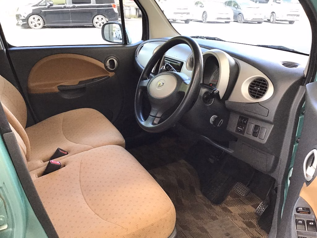 DAIHATSU MOVE LATTE