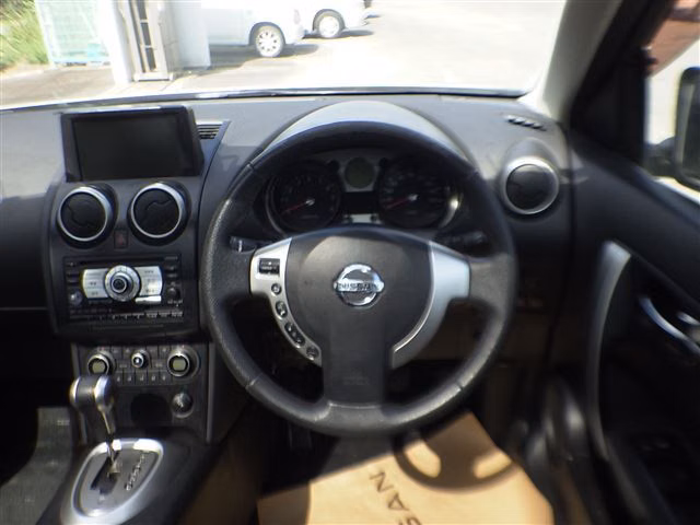 NISSAN DUALIS