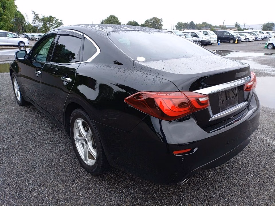 NISSAN FUGA