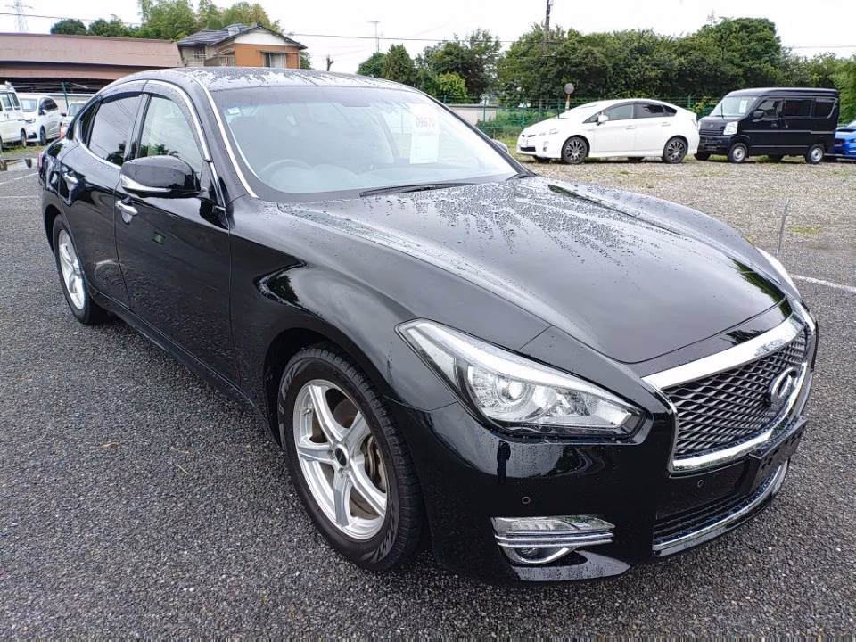 NISSAN FUGA