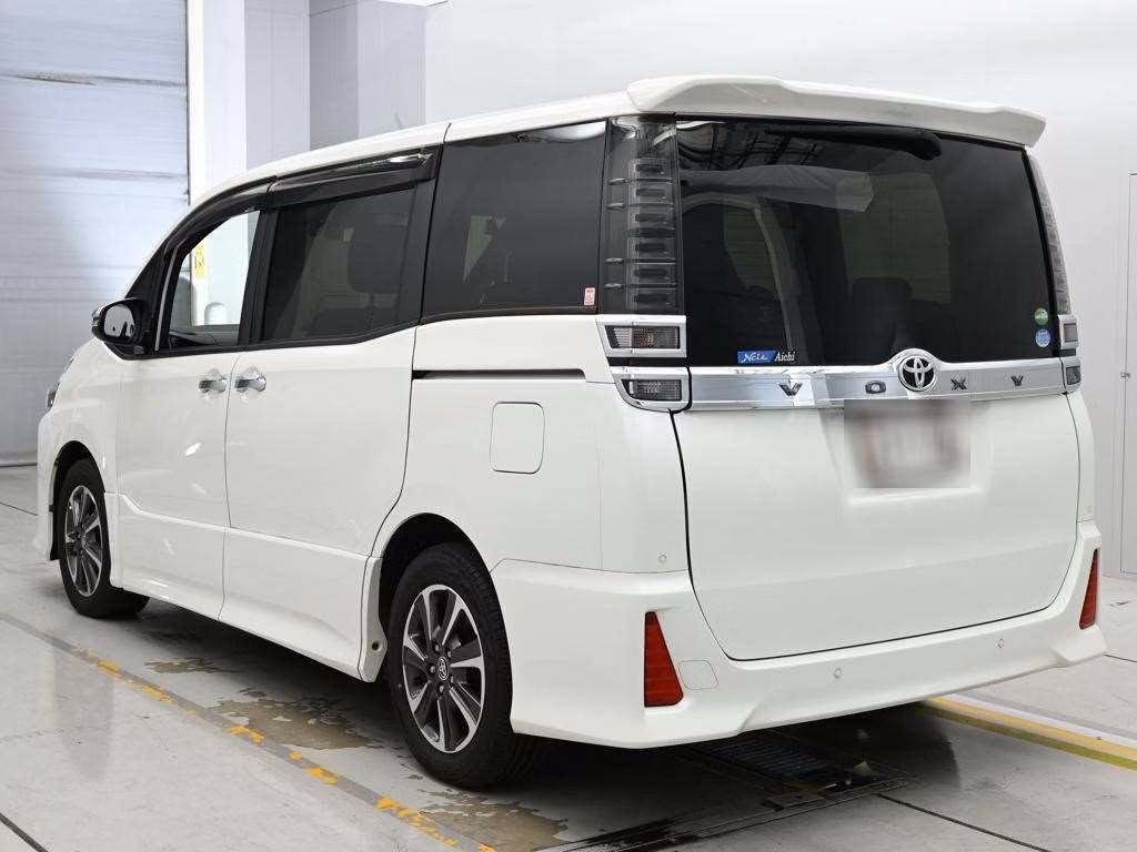 TOYOTA VOXY