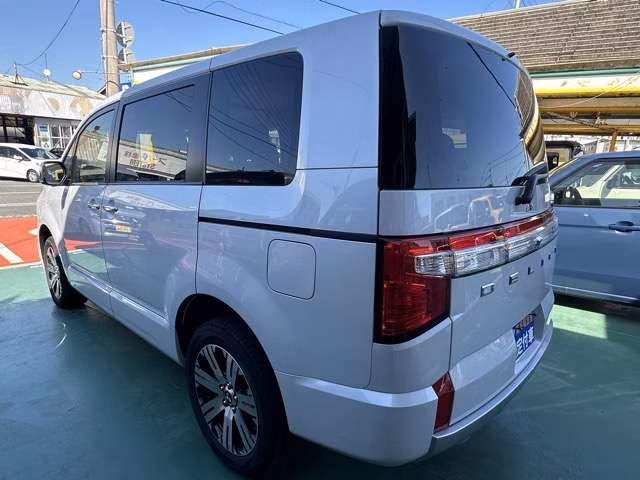 MITSUBISHI DELICA D:5
