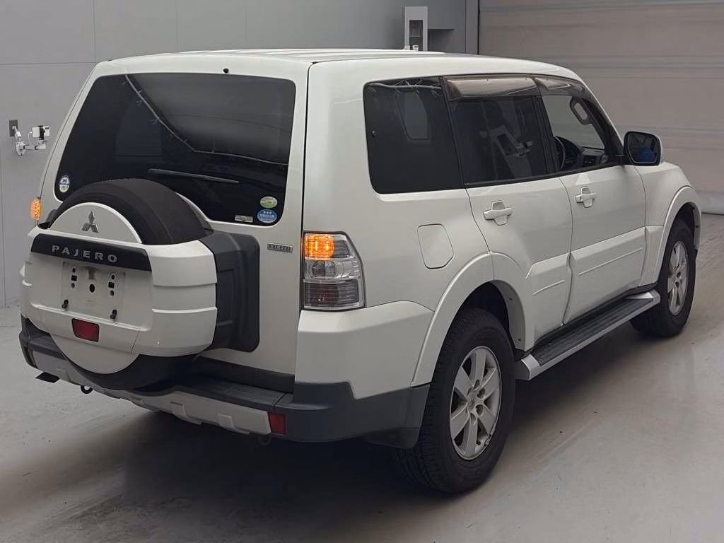 MITSUBISHI PAJERO