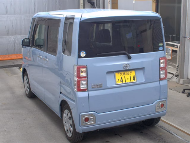 TOYOTA PIXIS MEGA