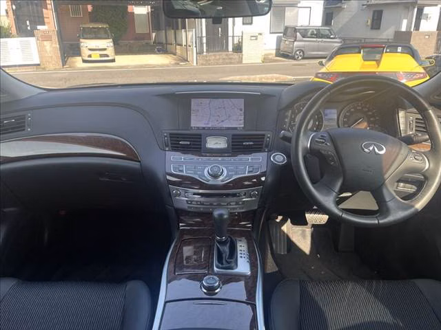 NISSAN FUGA