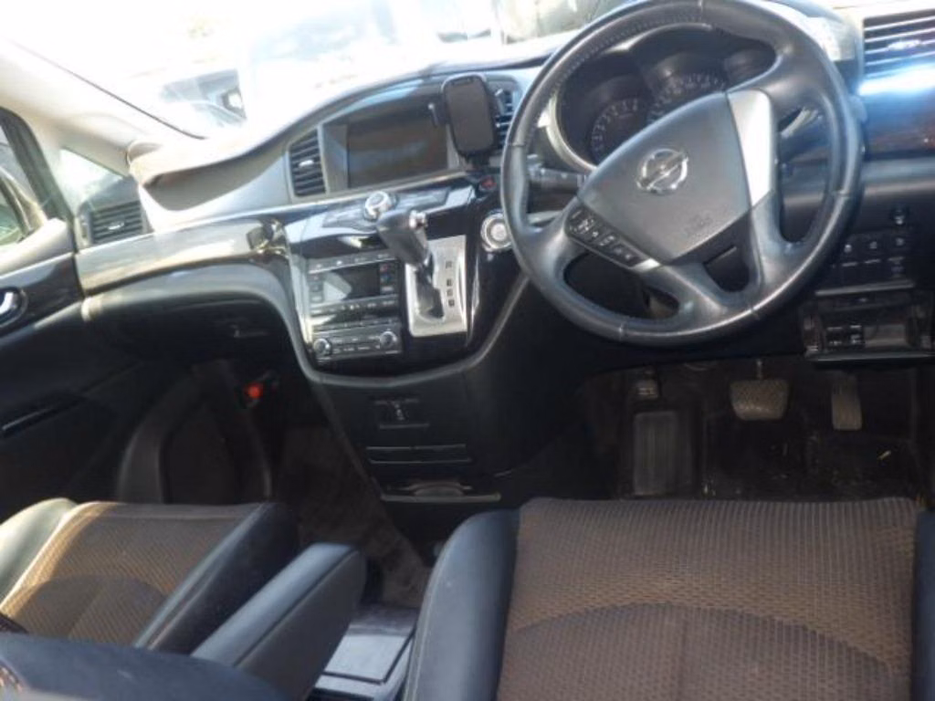 NISSAN ELGRAND