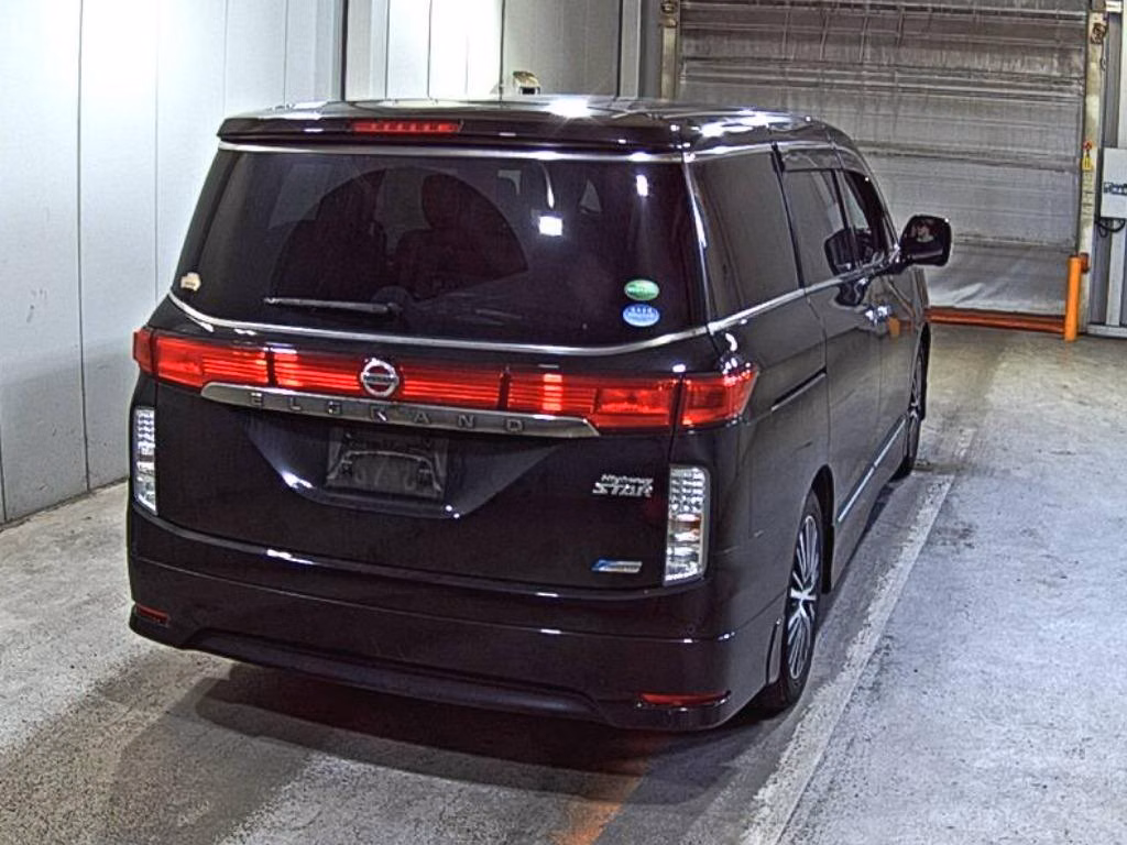 NISSAN ELGRAND