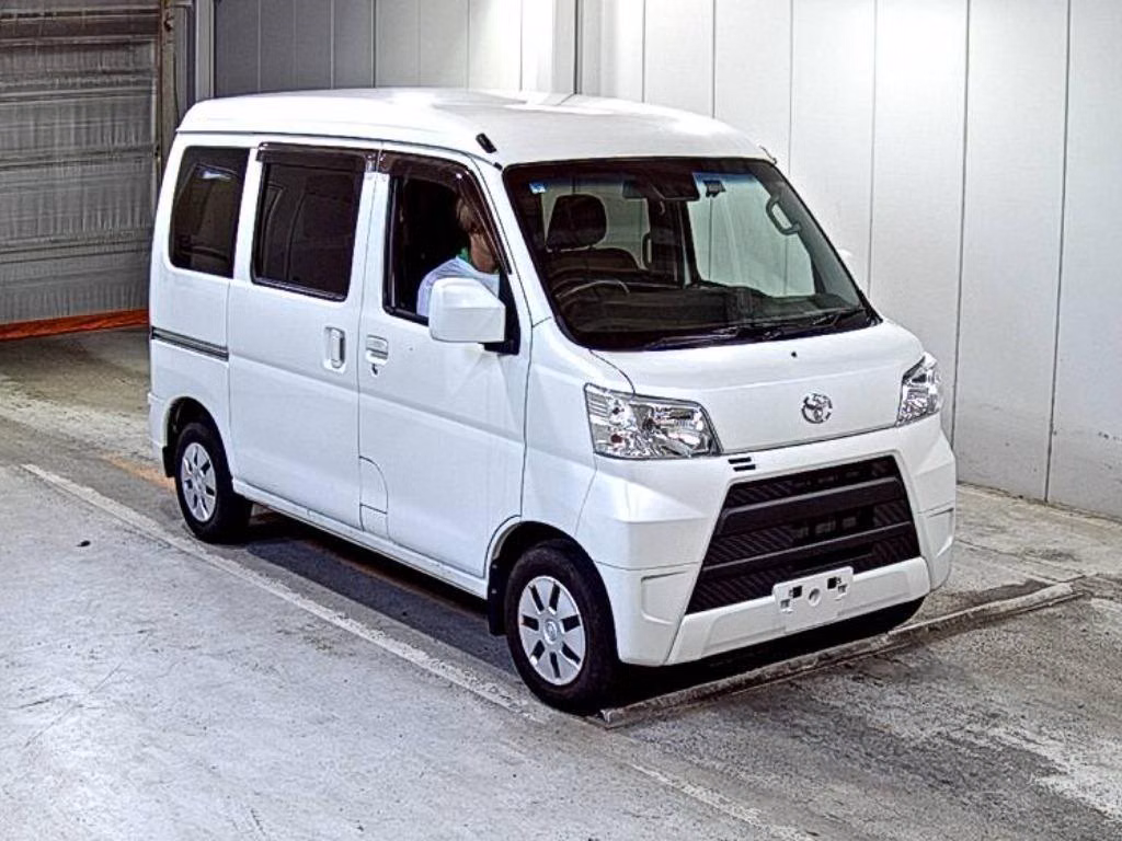 TOYOTA PIXIS VAN
