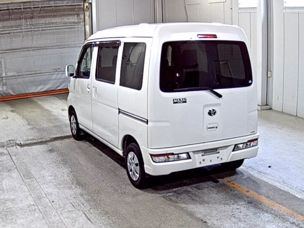 TOYOTA PIXIS VAN