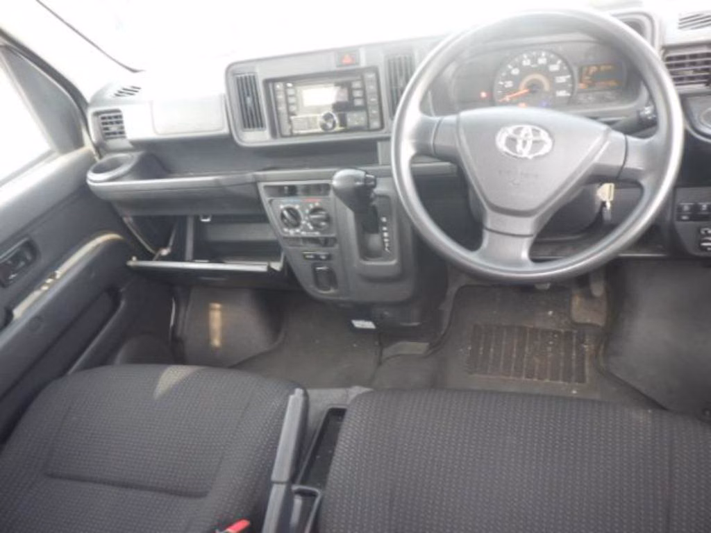 TOYOTA PIXIS VAN