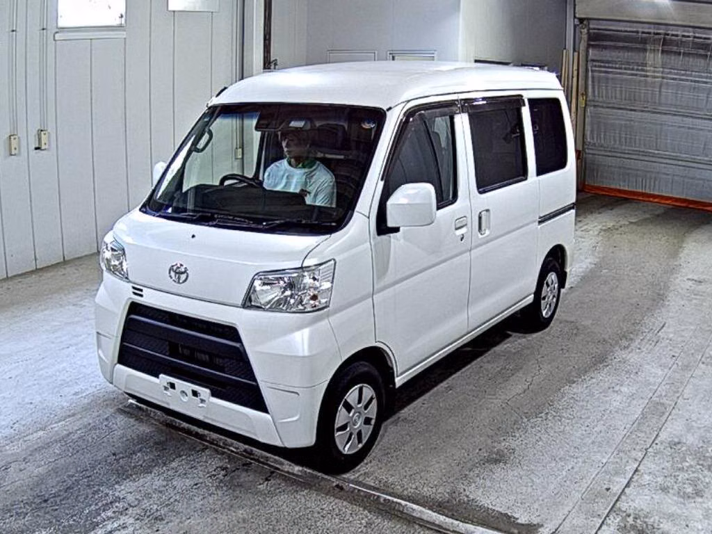 TOYOTA PIXIS VAN