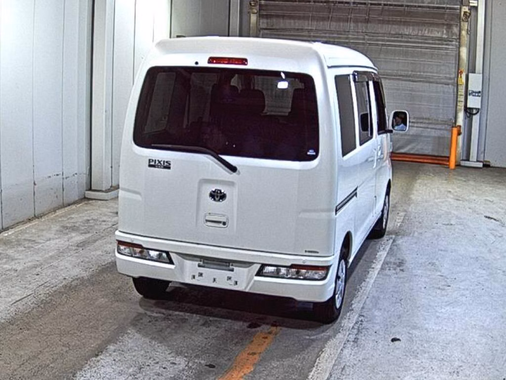 TOYOTA PIXIS VAN