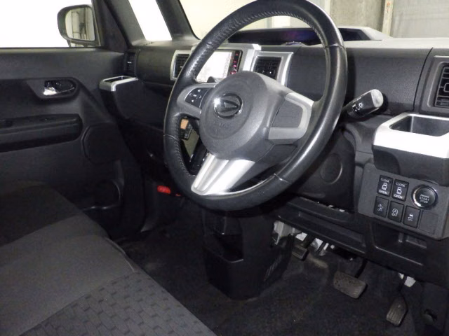 DAIHATSU WAKE