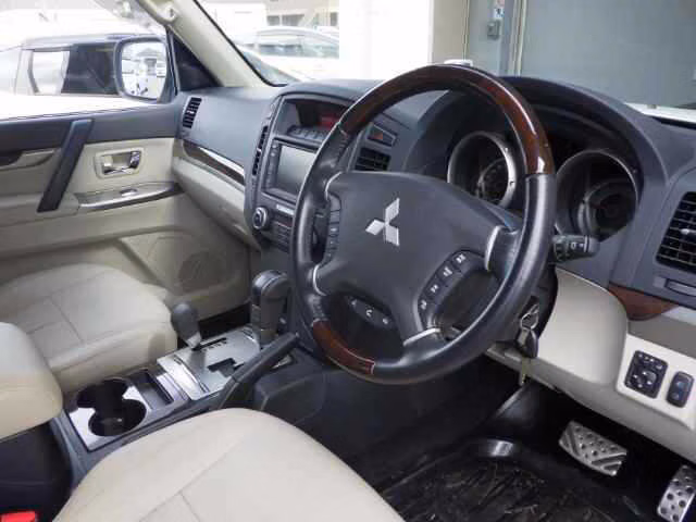 MITSUBISHI PAJERO