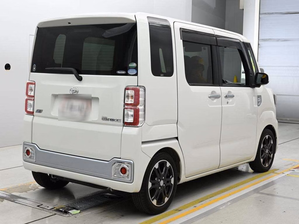 DAIHATSU WAKE