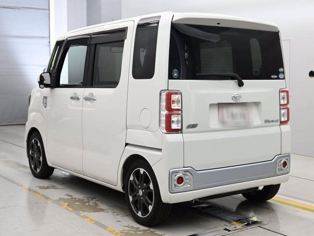 DAIHATSU WAKE