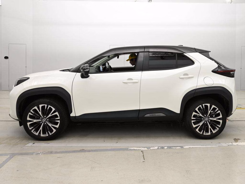 TOYOTA YARIS CROSS