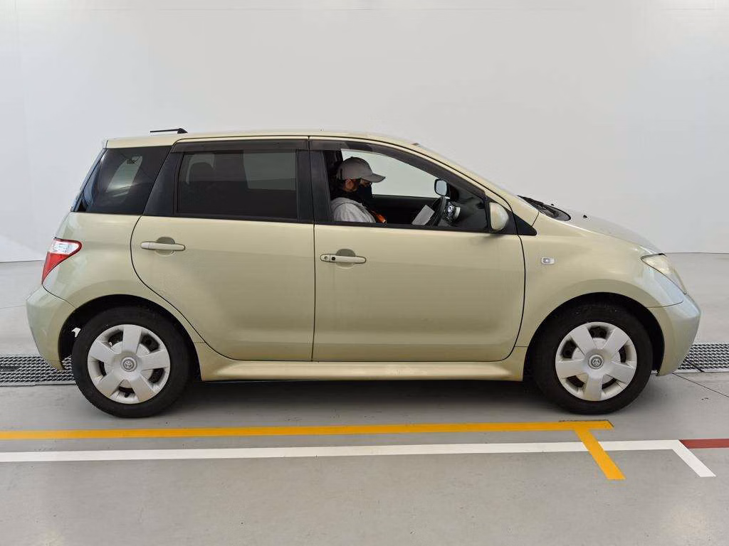 TOYOTA IST