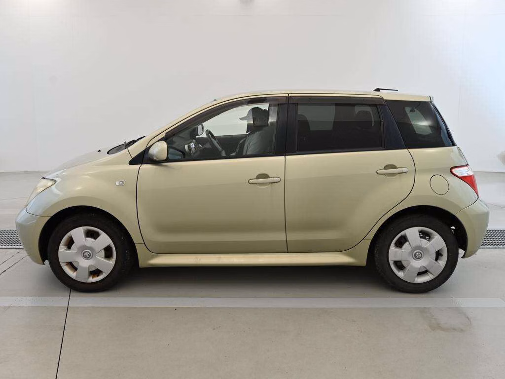 TOYOTA IST