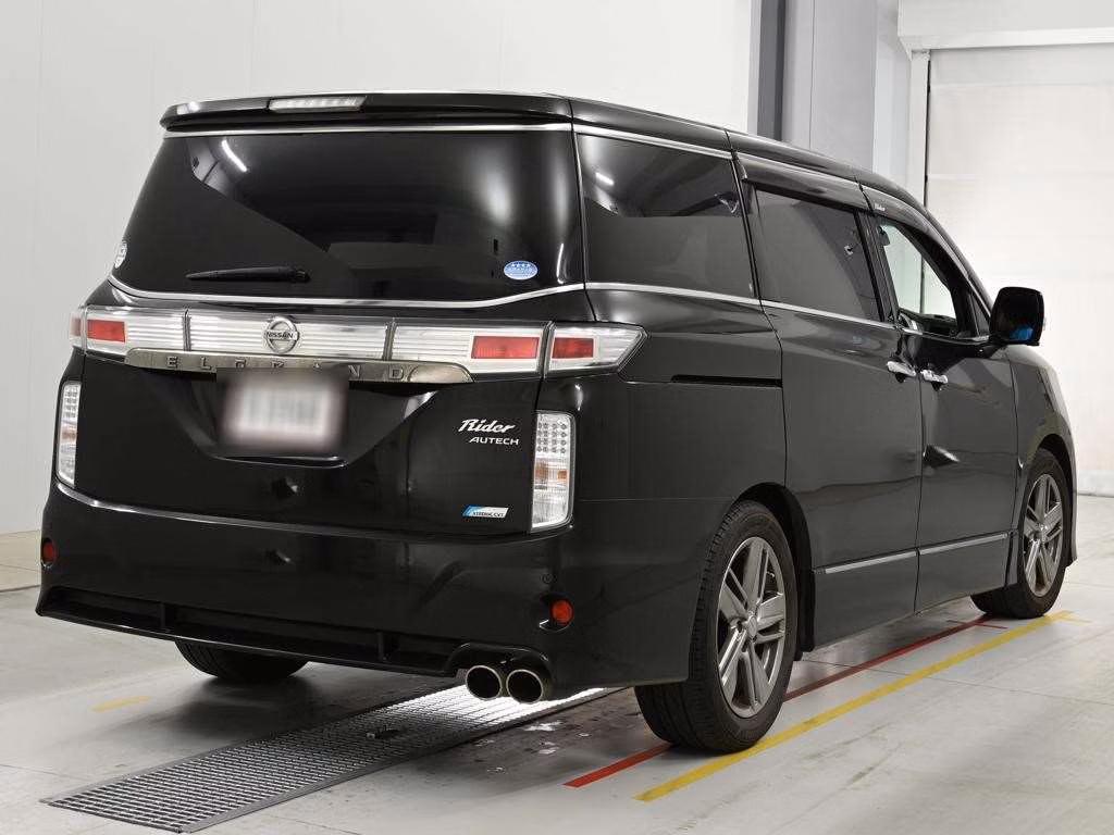 NISSAN ELGRAND