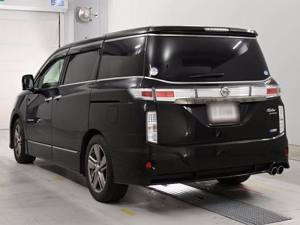 NISSAN ELGRAND