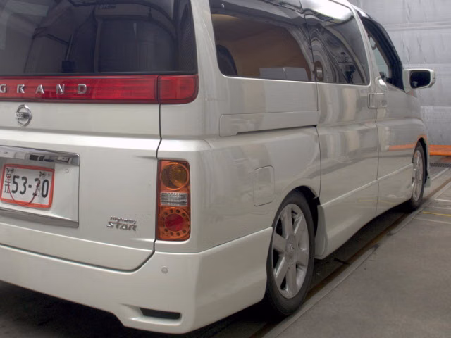 NISSAN ELGRAND